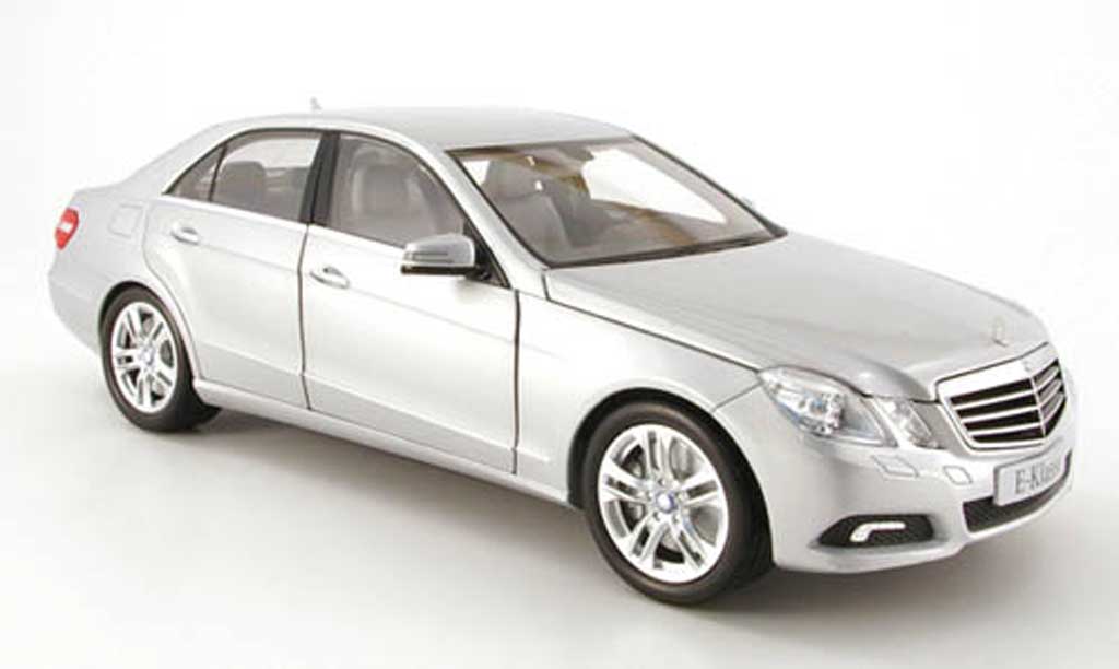 Mercedes Classe E 1/18 Minichamps (w212) grijs clair metallized 2009 modelauto