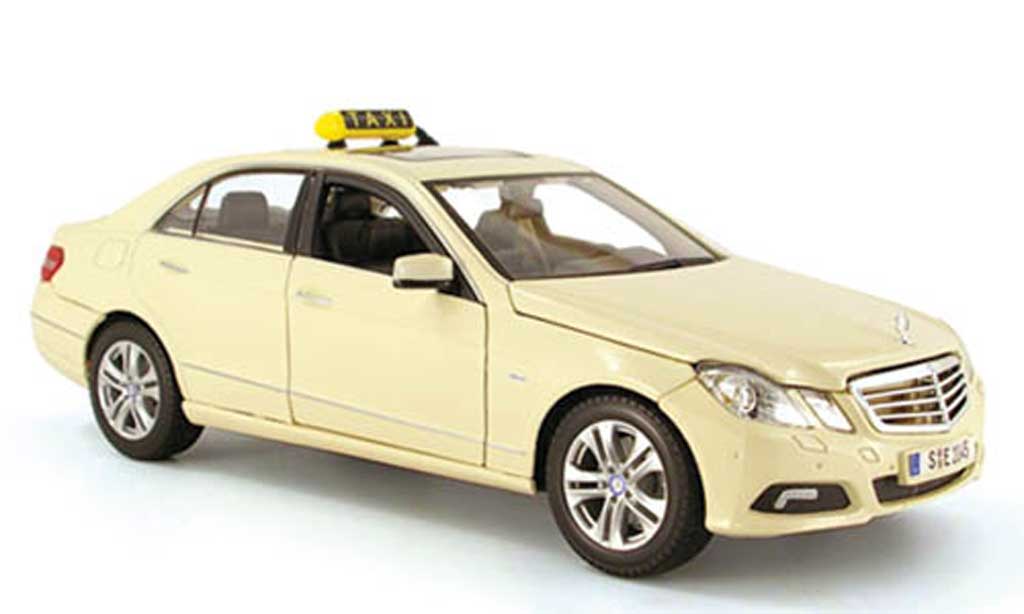 Mercedes Classe E 1/18 Maisto limousine (w 212) taxi (d) 2009 modelauto
