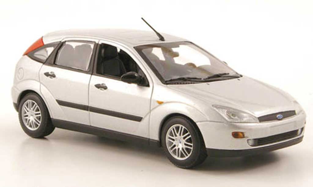 Ford Focus 1/43 Minichamps grijs 5-portes 2002 modelauto