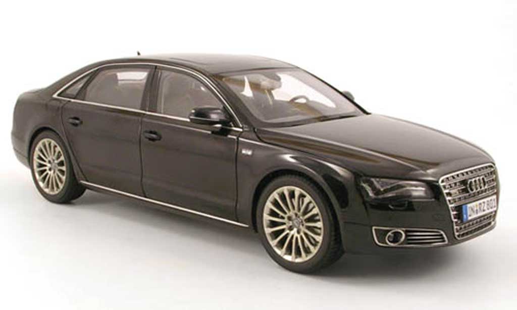 Audi A8 W12 1/18 Kyosho W12 l zwart 2010 modelauto