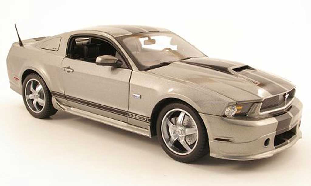 Shelby GT 350 2011 1/18 Shelby Collectibles 2011 grijs/zwart modelauto