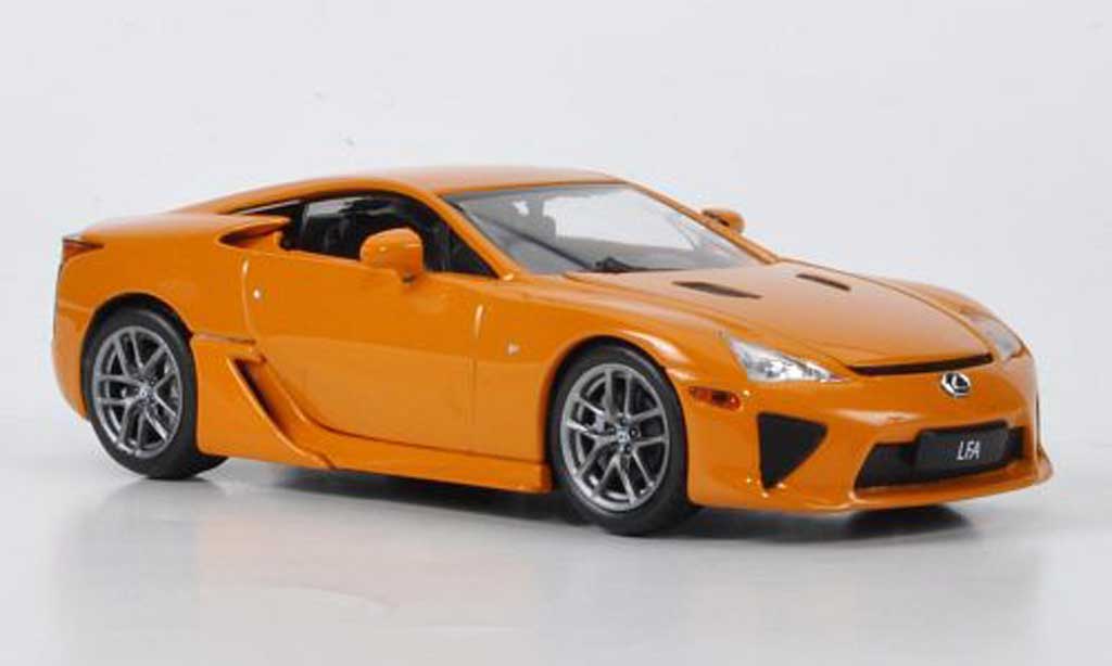 Lexus LFA 1/43 Minichamps oranje 2011 modelauto