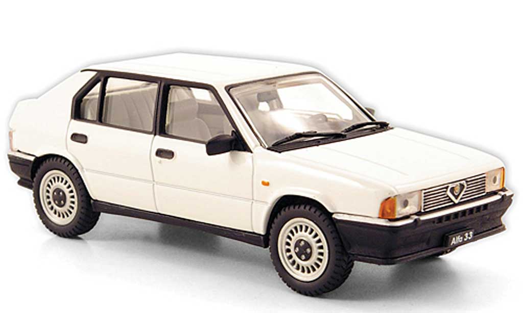 Alfa Romeo 33 1.3 1/43 Pego 1.3 wit 1983 modelauto