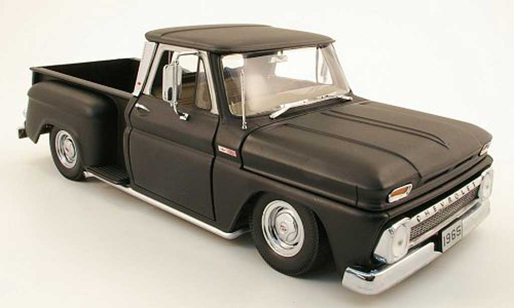 Chevrolet C-10 1/18 Sun Star pick up stepside lowrider mattzwart 1965 modelauto