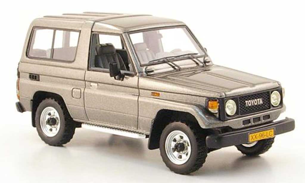 Toyota Land Cruiser 1/43 Neo LJ 70 grijs 1986 modelauto