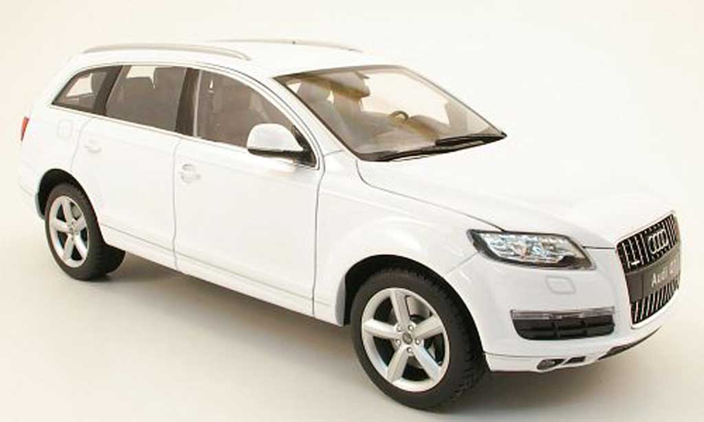 Audi Q7 1/18 Welly wit 2010 modelauto