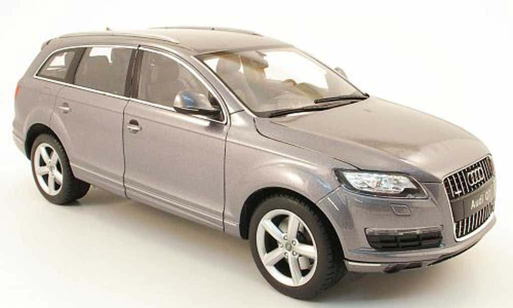 Audi Q7 1/18 Welly grijs 2010 modelauto