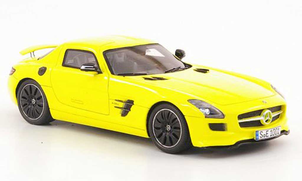 Mercedes SLS 1/43 Spark AMG E-Cell geel 2010 modelauto