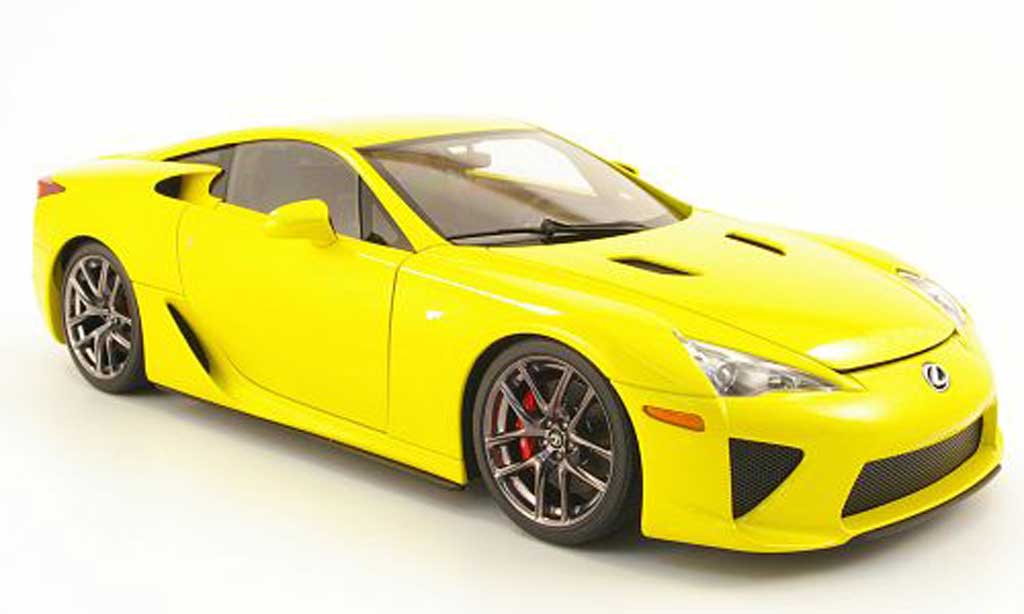 Lexus LFA 1/18 Autoart geel 2010 modelauto