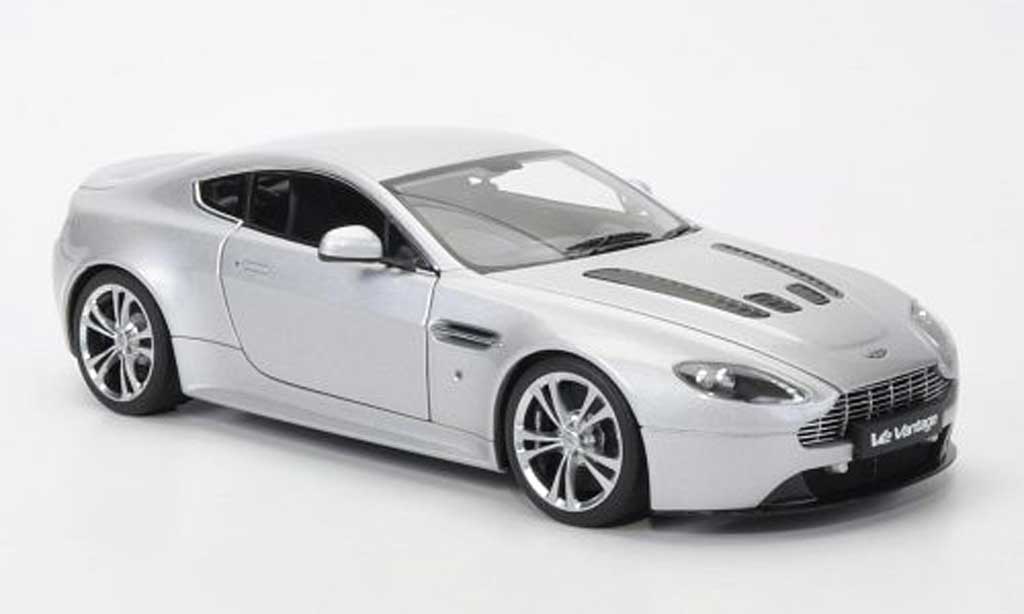Aston Martin V12 Vantage 1/18 Autoart Vantage grijs 2010 modelauto