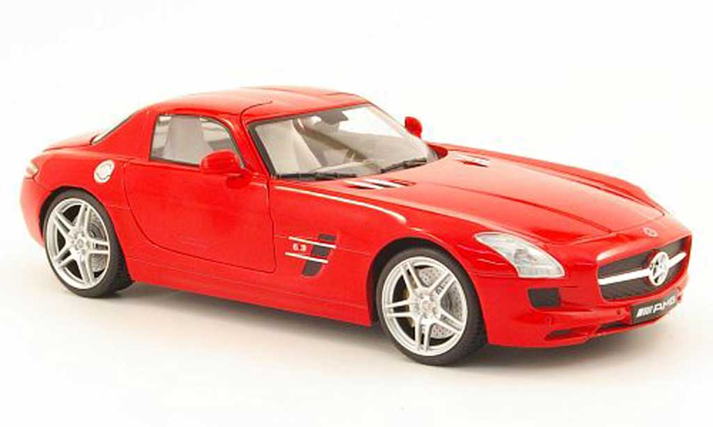 Mercedes SLS 1/18 Mondo Motors coupe amg rood modelauto