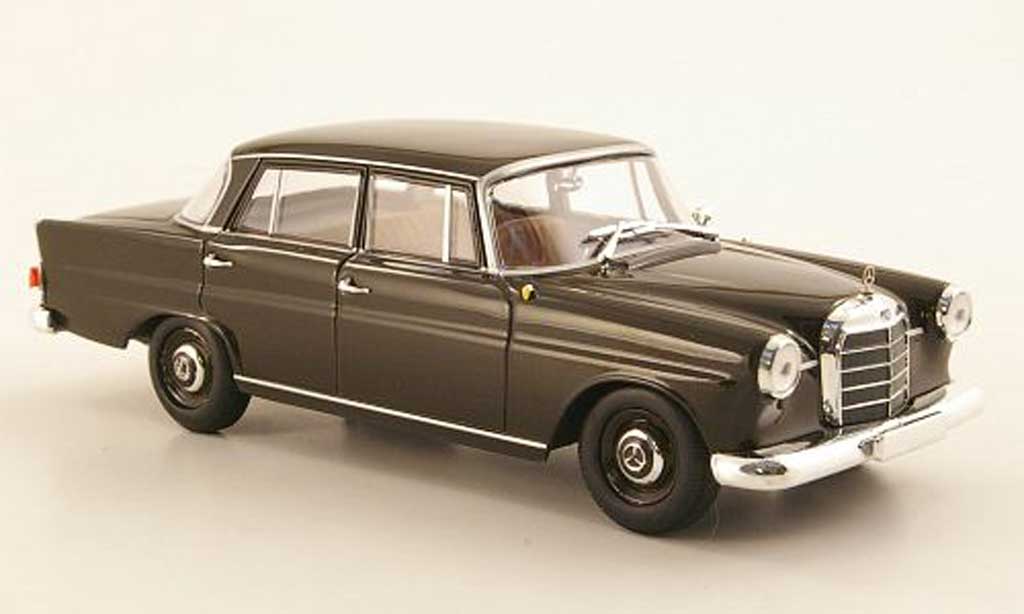 Mercedes 190 1/43 Minichamps (W110) bruin 1961 modelauto