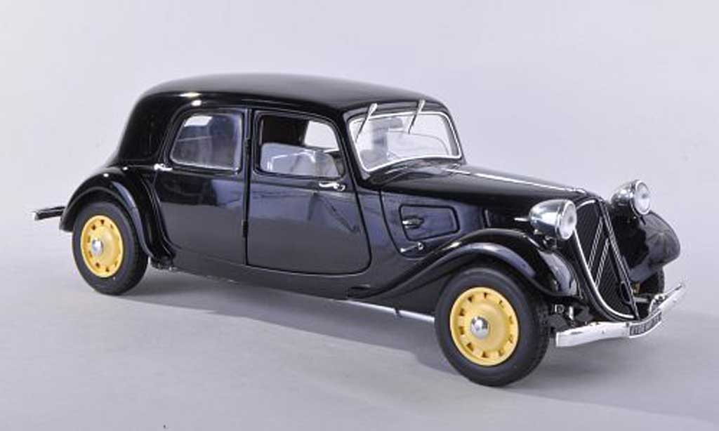 Citroen Traction 11 1/18 Solido 11 B zwart 1938 modelauto