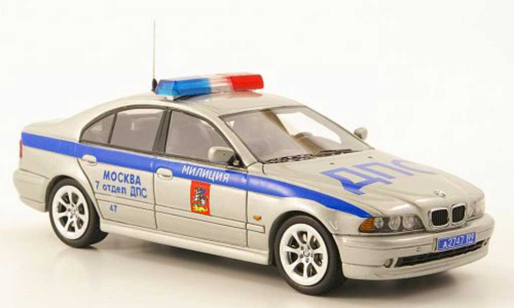 Bmw 525 1/43 Neo i (E39) Politie Moskau 2002 modelauto