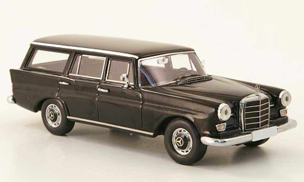 Mercedes 230 1/43 Spark Universal (W110) zwart modelauto