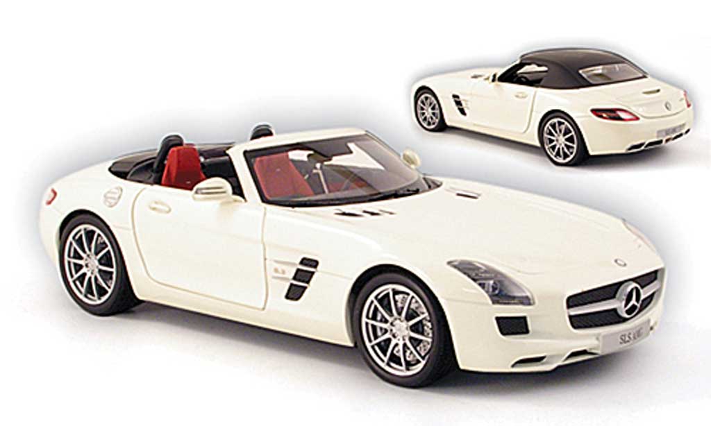 Mercedes SLS roadster 1/18 Minichamps roadster amg (r197) wit 2011 modelauto