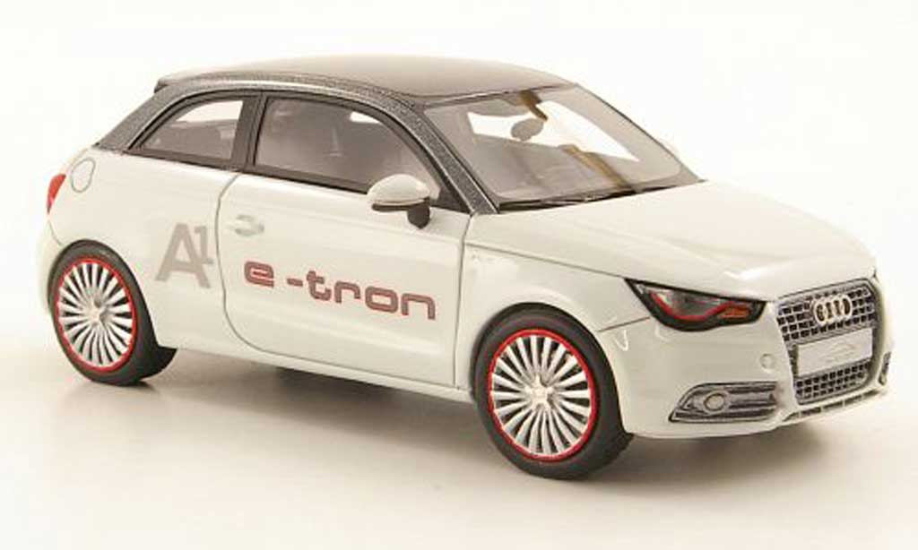 Audi A1 1/43 Look Smart e-tron wit/grijs 2011 modelauto