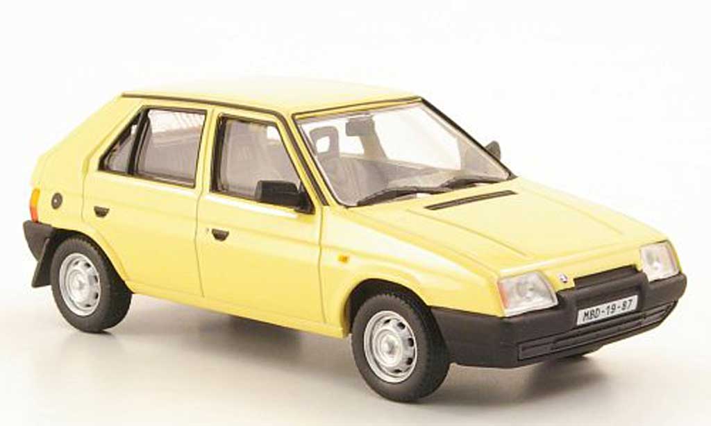 Skoda Favorit 1/43 Abrex 136L beige 1987 modelauto