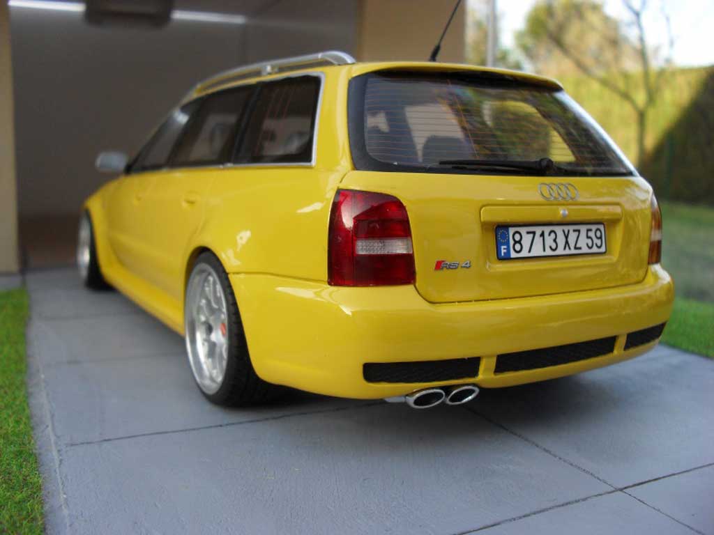 Audi RS4 berline geel jantes BBS 19 pouces 1/18 Ottomobile