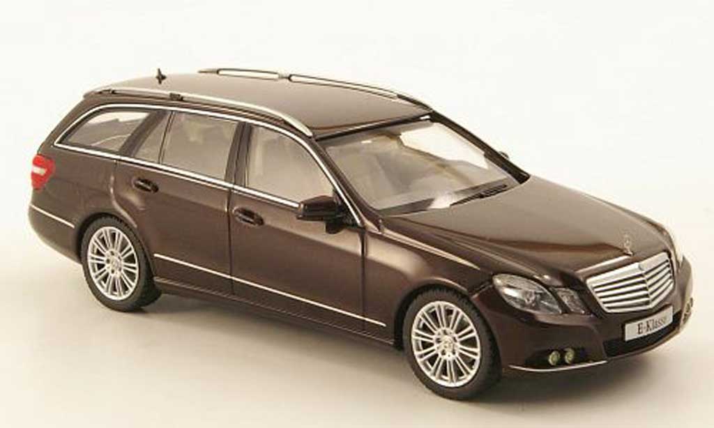 Mercedes Classe E 1/43 Schuco T-Modell (S212) bruin 2009 modelauto