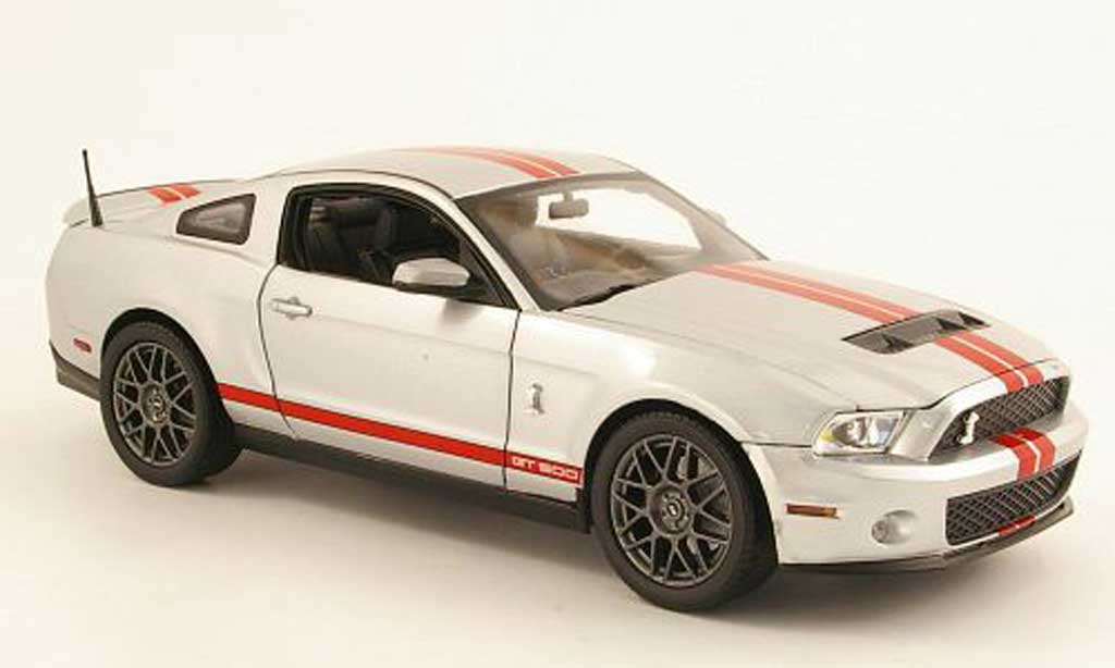 Shelby GT 500 1/18 Shelby Collectibles grijs metallic/rood 2011 modelauto