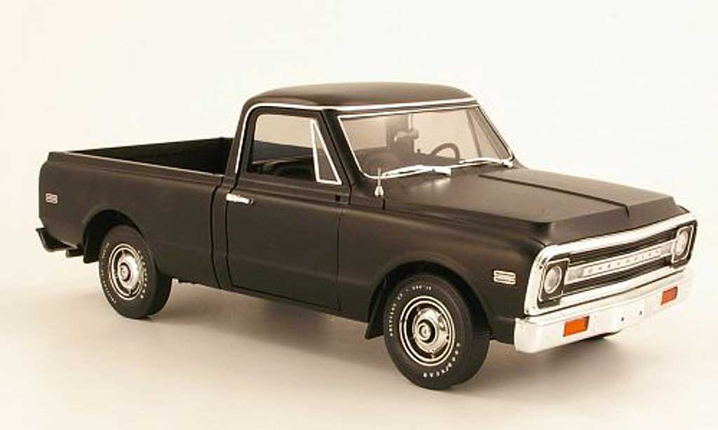 Chevrolet C-10 1/18 Highway 61 Fleetside Pick Up zwart 1972 modelauto