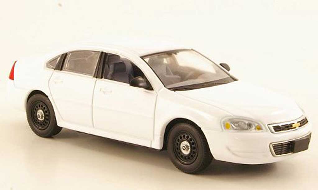 Chevrolet Impala 2011 1/43 First Response 2011 wit ''Politie Package 9C1'' modelauto