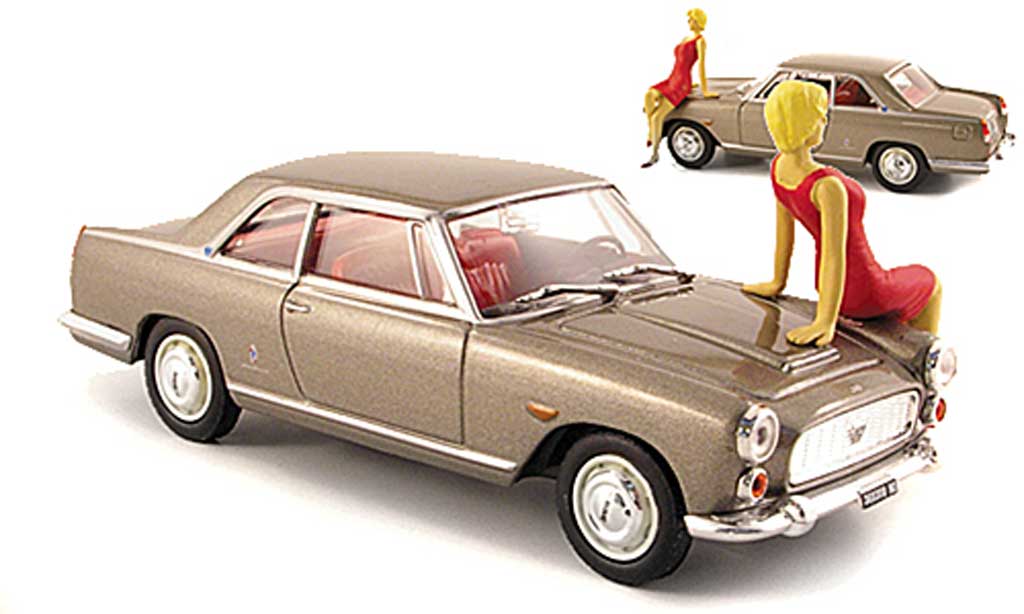 Lancia Flaminia coupe 3B 1/43 Starline coupe 3B grijs Spielwarenmesse 2008 avec Figur modelauto