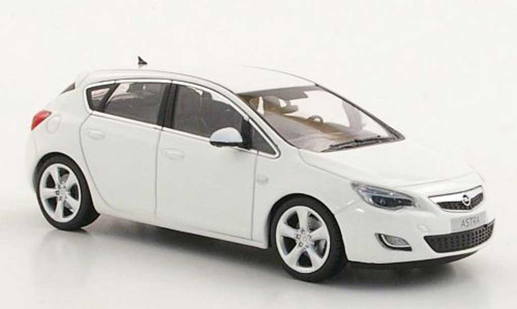 Opel Astra 1/43 Minichamps wit 2010 modelauto