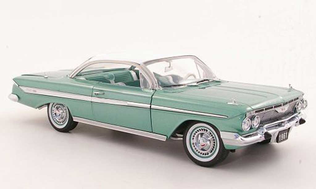 Chevrolet Impala 1961 1/18 Sun Star 1961 Sport Coupe grijs grun/wit modelauto