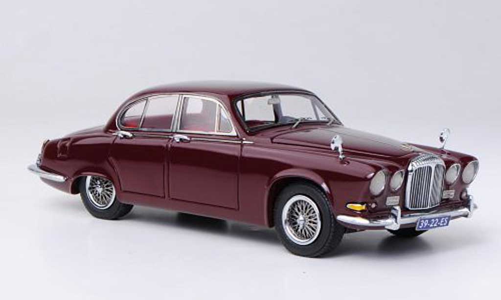 Daimler Sovereign 1/43 Neo rood LHD 1967 modelauto