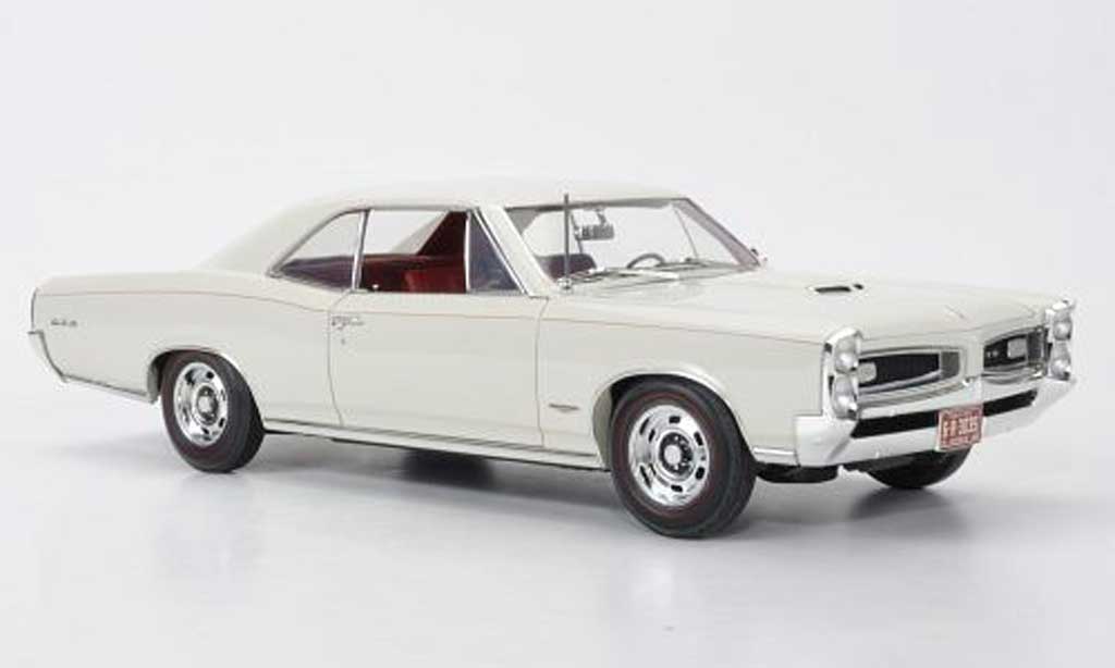 Pontiac GTO 1/18 Highway 61 Hardtop beige 1966 modelauto