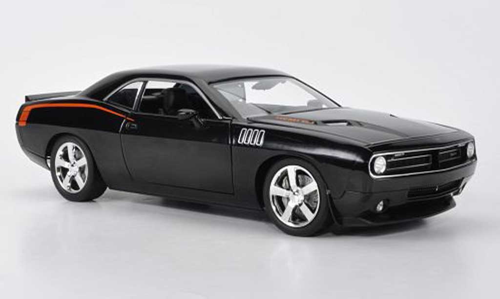 Plymouth Cuda Concept 1/18 Highway 61 Concept HEMI zwart mit oranjener Dekoration modelauto