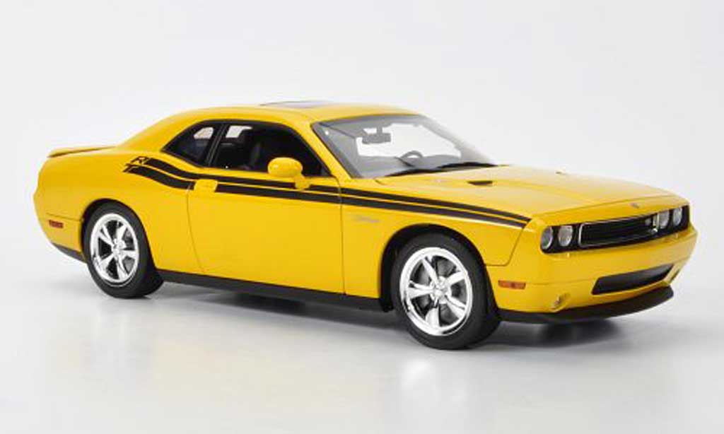 Dodge Challenger 2010 1/18 Highway 61 2010 R/T geel mit zwarter Dekoration modelauto