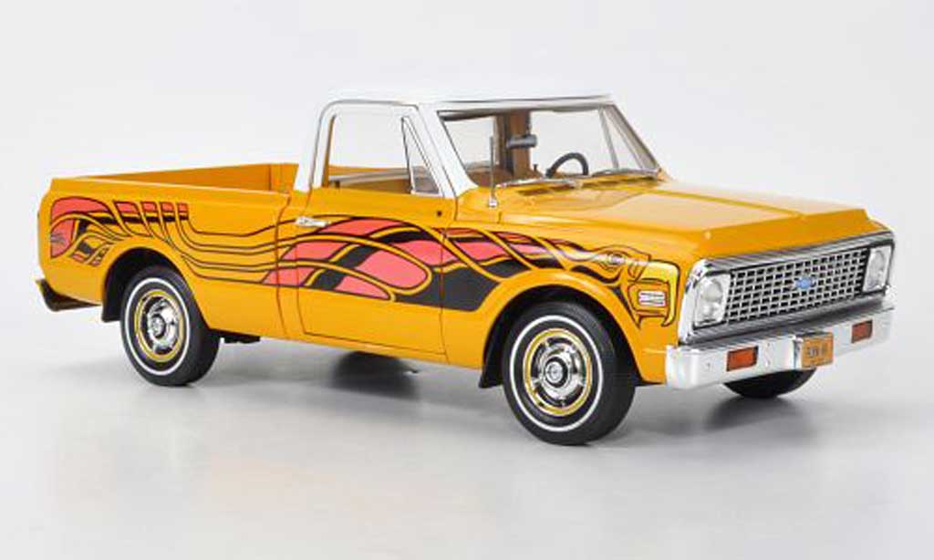 Chevrolet C-10 1/18 Highway 61 Fleetside Pick Up geel/wit mit Dekoration 1969 modelauto