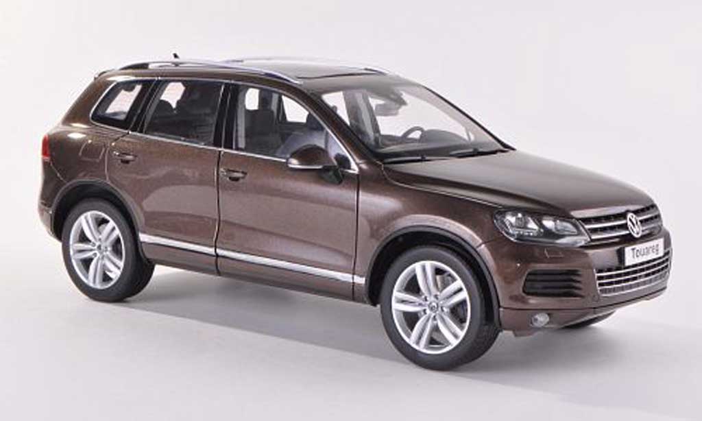 Volkswagen Touareg 1/18 Kyosho II bruin 2010 modelauto