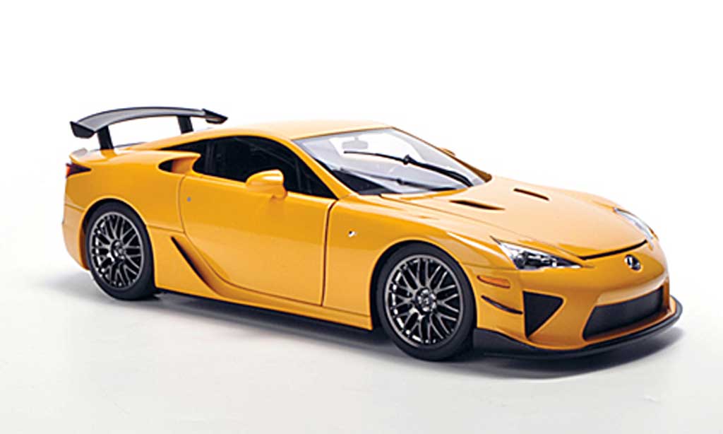 Lexus LFA 1/18 Autoart Nurburgring Package oranje 2011 modelauto