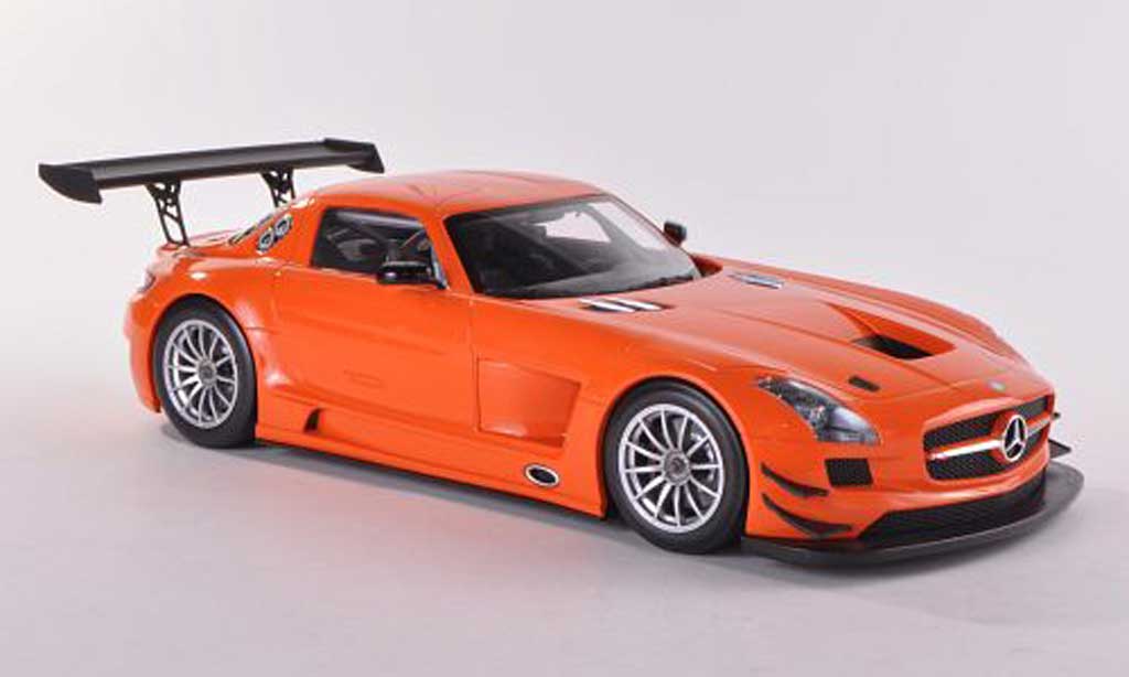 Mercedes SLS 1/18 Minichamps AMG GT3 Street oranje 2011 modelauto