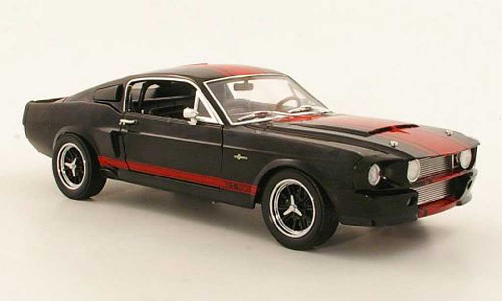 Shelby GT 500 1/18 Shelby Collectibles Super Snake zwart/rood modelauto