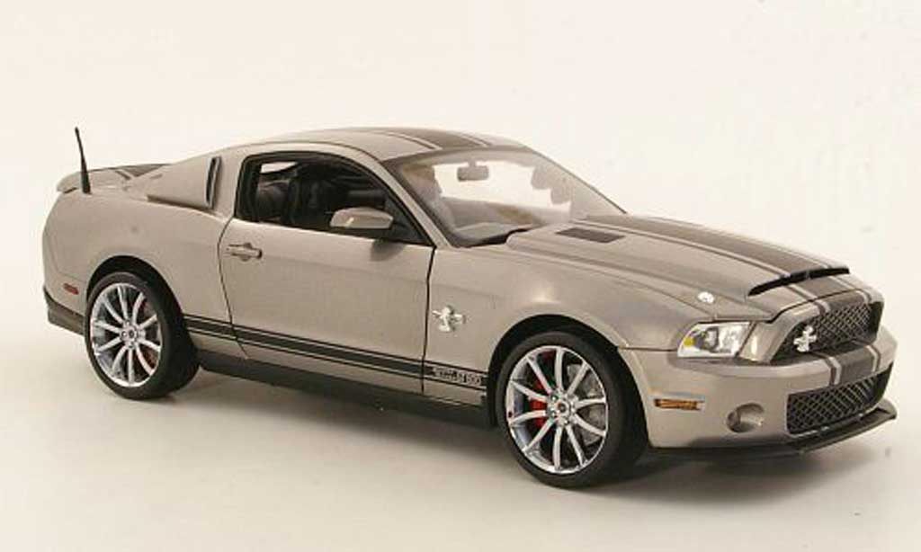 Shelby GT 500 1/18 Shelby Collectibles Super Snake grijs/mattzwart 2012 modelauto