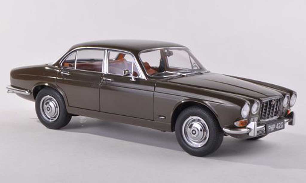 Jaguar XJ 6 1/43 Paragon 6 Series 1 4.2 zwart-brun Sir William Lyons' Personal Car RHD 1968 modelauto