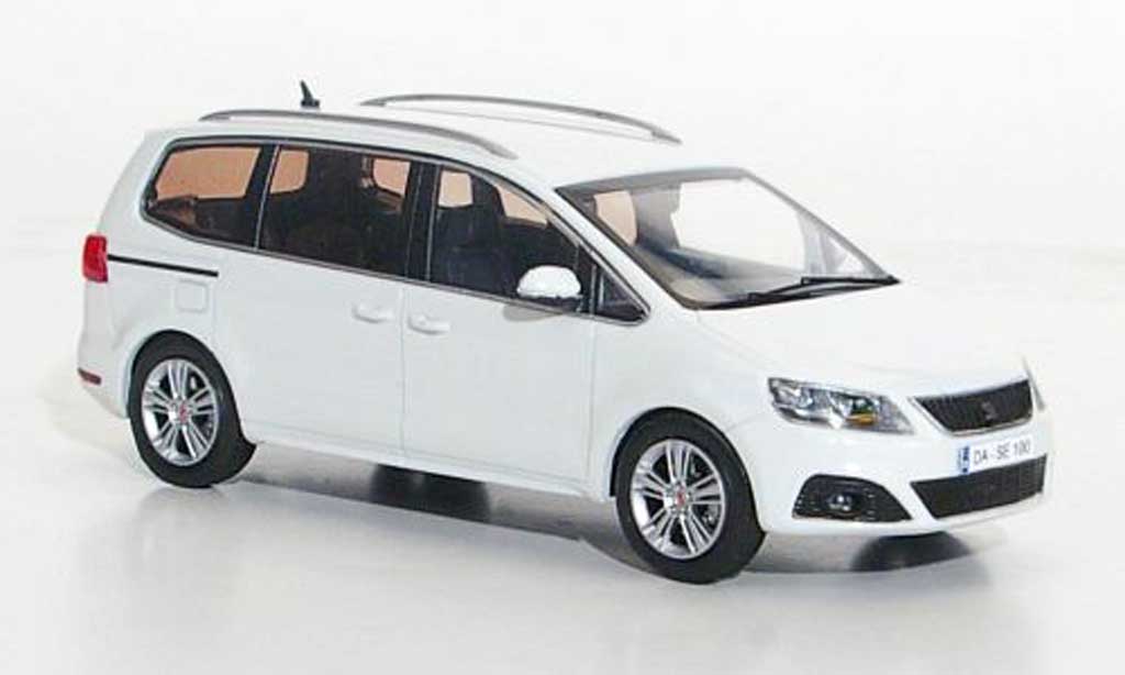 Seat Alhambra 1/43 Hachette wit 2010 modelauto