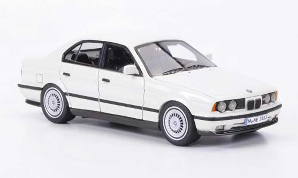 Bmw M5 E34 1/43 Neo E34 wit 1994 modelauto