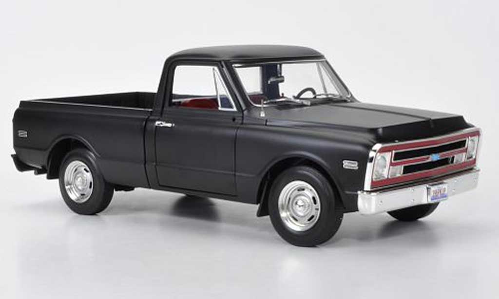 Chevrolet C-10 1/18 Highway 61 Fleetside Pickup matt zwart 1968 modelauto