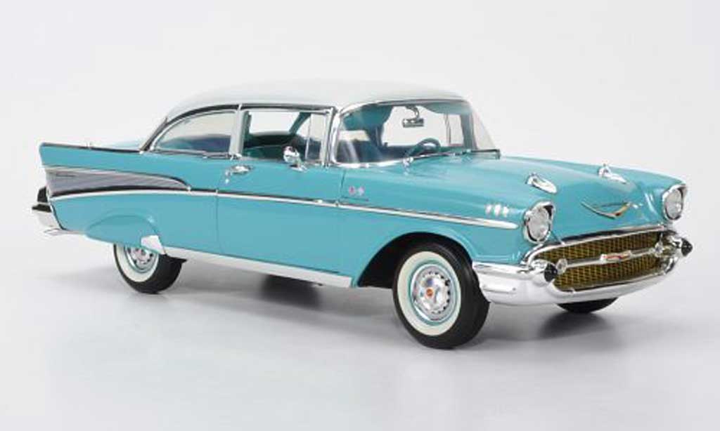 Chevrolet Bel Air 1957 1/18 Highway 61 1957 Sedan grijs 2-portes modelauto