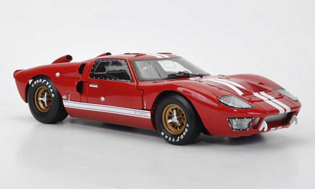 Ford GT40 1/18 Shelby Collectibles GT 40 MkII rood/wit 1966 modelauto