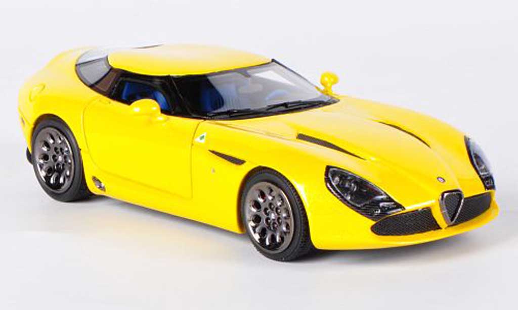 Alfa Romeo TZ3 1/43 Look Smart Stradale geel modelauto
