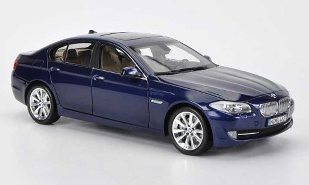Bmw 550 F10 1/18 Welly F10 5er blauw interieur beige modelauto