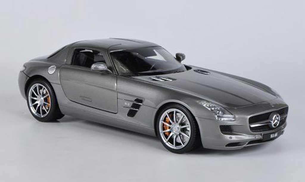 Mercedes SLS 1/18 Welly coupe AMG (C197) grijs modelauto