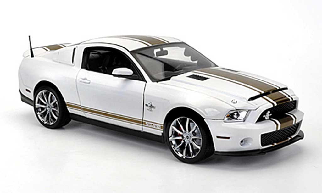 Shelby GT 500 2012 1/18 Shelby Collectibles 2012 Super Snake wit avec goldenen bandes modelauto